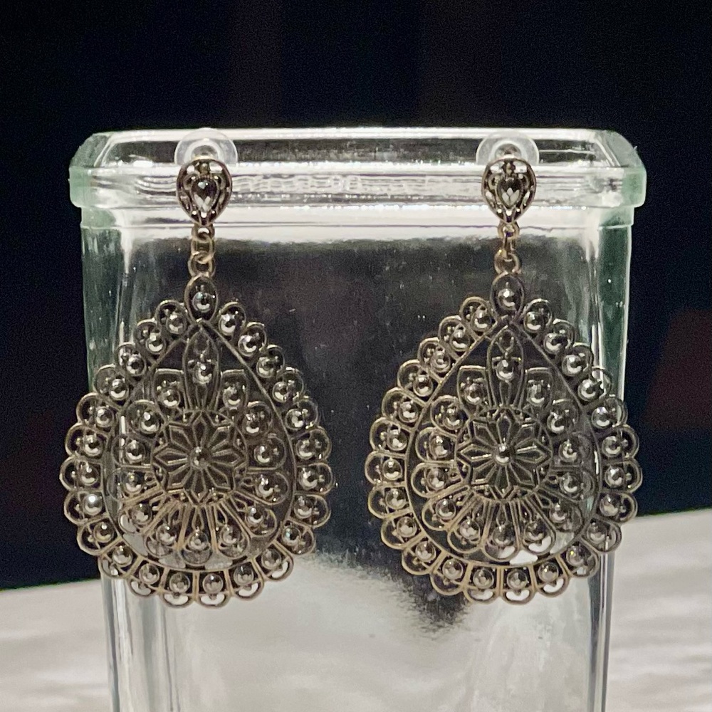 STUNNING! 🤩 Filigree Teardrop Earrings with Dark Stones – Boho Gold Tone